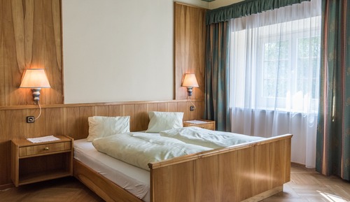 Habitación básica con 1 cama doble o 2 individuales