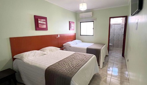 Habitación Deluxe con 1 cama doble o 2 individuales, varias camas