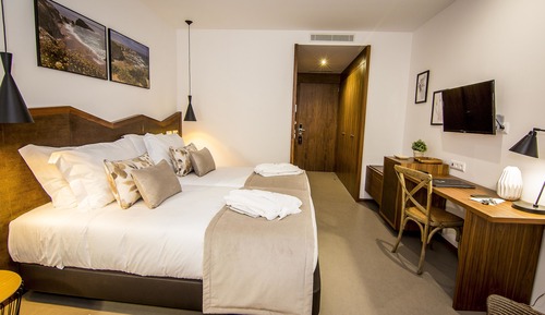 Habitación Deluxe con 1 cama doble o 2 individuales, vistas a la piscina