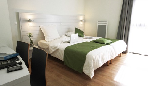 Habitación superior con 1 cama doble o 2 individuales