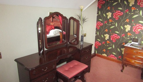 Family Room with 4 Poster Bed, sleeps 3
