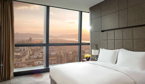 Suite junior, 1 cama de matrimonio grande, Acceso al salón del club, vistas a la ciudad