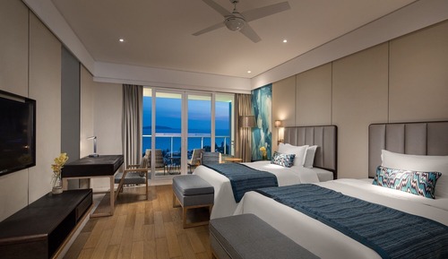 Habitación superior con 2 camas individuales, vistas al mar