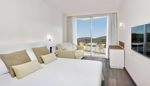 Habitación doble, vistas a la piscina (Sol, 2 Adults + 2 Children)
