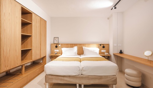 Grand Family Suite 2 Bedrooms Sharing Pool