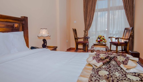 Habitación Deluxe doble, 1 cama de matrimonio grande, vistas a la ciudad