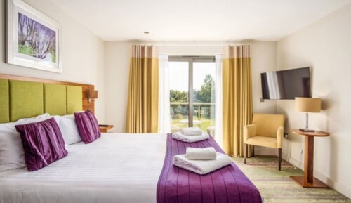Habitación estándar con 1 cama doble o 2 individuales, vistas al campo de golf