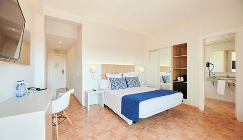 Double Room (2 adults + 1 child)