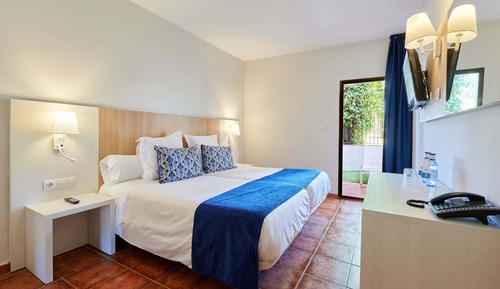 Basic Double Room (1 Adult y 1 Child)