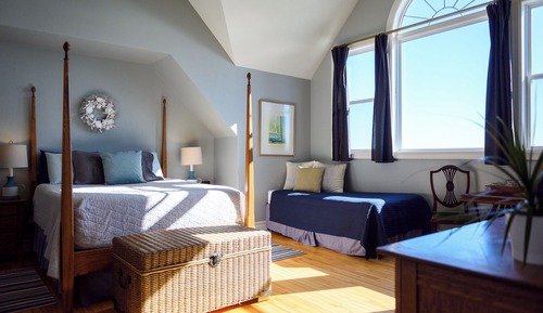 Habitación (The Captain's Quarter)