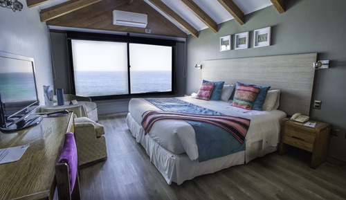 Habitación estándar doble, 1 cama de matrimonio grande, vistas parciales al mar