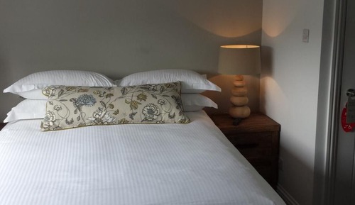 Habitación estándar con 1 cama doble o 2 individuales
