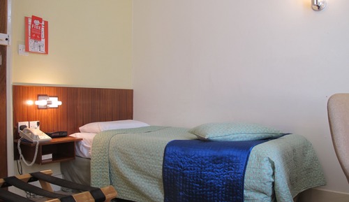 Habitación individual básica, 1 cama individual, baño privado, en edificio anexo