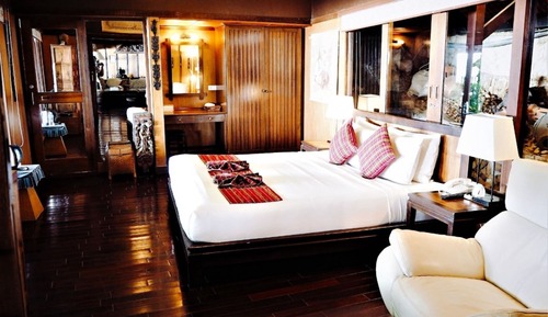 Beachfront Suite