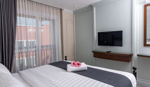 Deluxe King Room