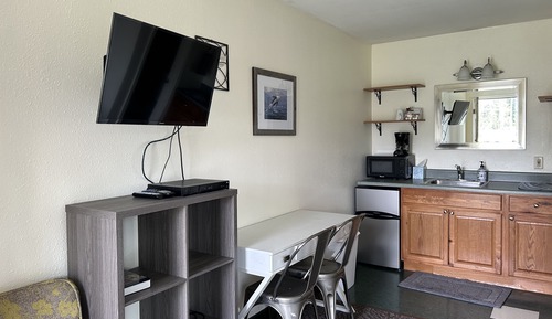 Estudio económico, varias camas, baño privado, planta baja