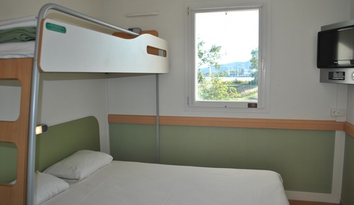 Habitación triple, varias camas
