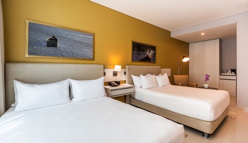 Habitación estándar, 2 camas de matrimonio, vistas a la ciudad (High Floor)