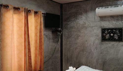 Habitación doble, 1 cama de matrimonio grande (Air conditioned)