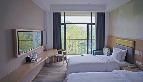 Habitación estándar, 2 camas dobles, balcón, vistas al río