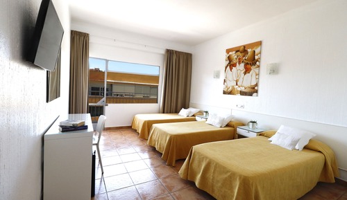 Habitación triple, balcón