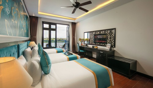 Habitación triple Premium, balcón, vistas al río