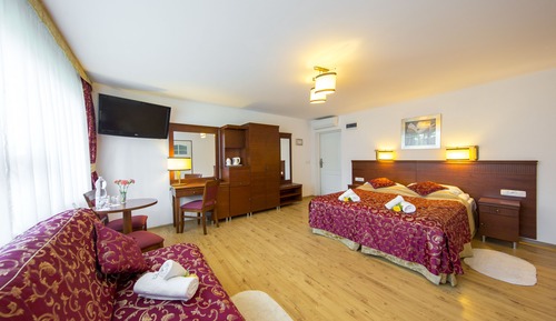 Habitación triple, 1 cama doble con sofá cama (K3 bungalow, Air Conditioning)