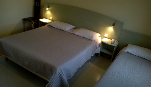 Habitación triple clásica (avec douche)