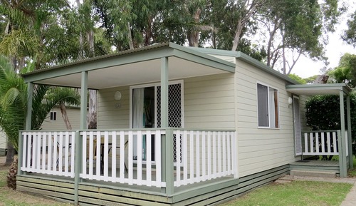 Cabaña, 2 habitaciones (Large Family - 1Queen, 1Bunk, 1Single)