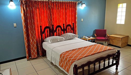 Habitación económica con 1 cama doble o 2 individuales