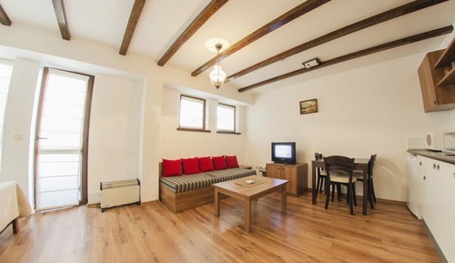 Estudio, cocina básica (2 adults)