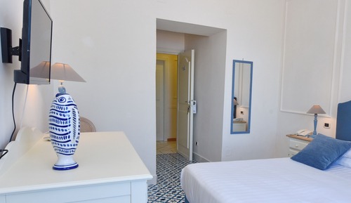 Habitación panorámica con 1 cama doble o 2 individuales, balcón, vistas al mar