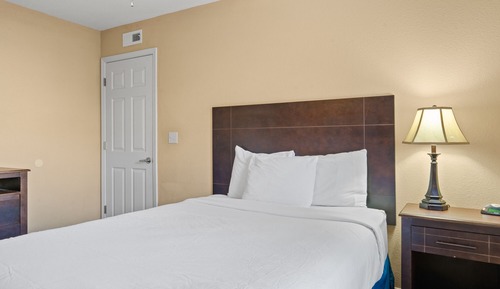 3 -BD Lakefront Luxury Suite Unit 311