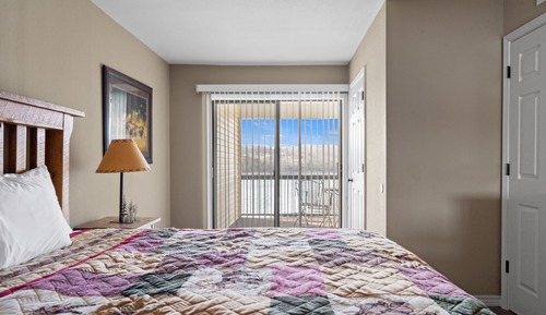 2 - BD Lakefront Deluxe Suite Unit 306