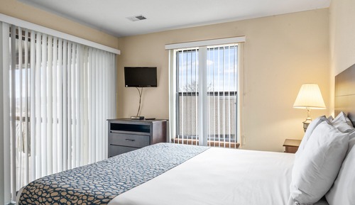 2 - BD Lakeview Economy Suite Unit 233