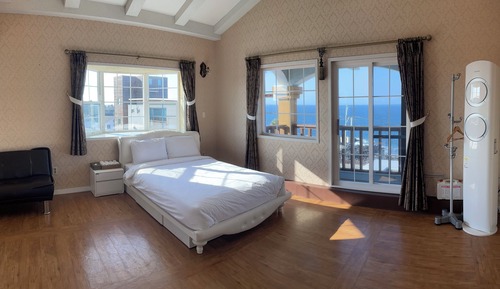 Royal Room