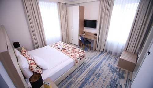 Habitación con 2 camas individuales, vistas a la ciudad