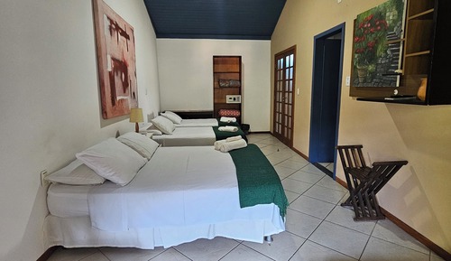 Suite estudio familiar, varias camas, lanai, vistas a la montaña