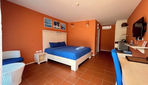 Deluxe Double Pool Access
