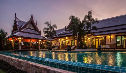 Whole villa using all 5 bedrooms for 10 Adults