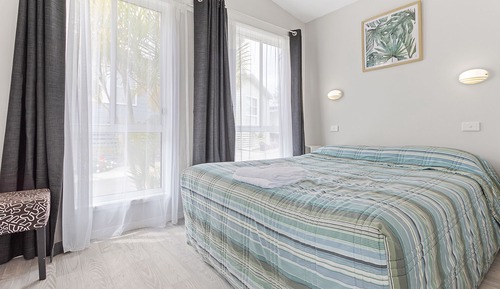 Villa, 2 habitaciones (Sleeps 5; 1 Queen and 1 Tri-bunk)