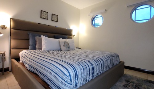 One-Bedroom Direct Ocean View & Balcony