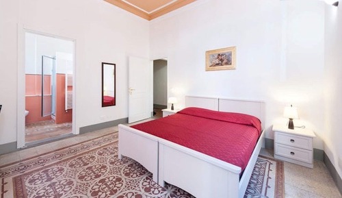 Habitación con 1 cama doble o 2 individuales, baño privado