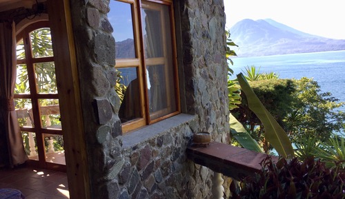 Suite, varias camas, balcón, vistas al lago