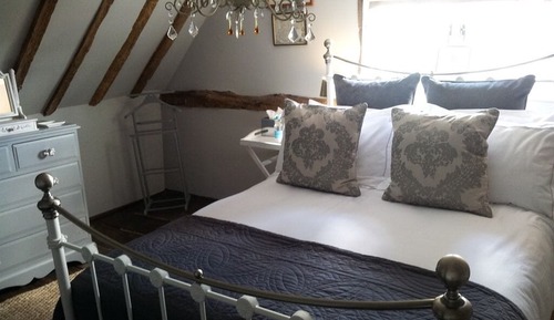 Habitación doble, baño privado (Sleeps 4)