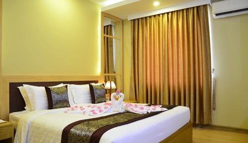 Habitación Royal doble, 1 cama de matrimonio grande, bañera, vistas a la ciudad