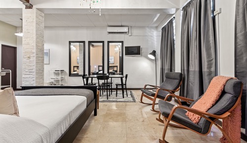 Suite estudio familiar, 2 camas de matrimonio, cocina básica