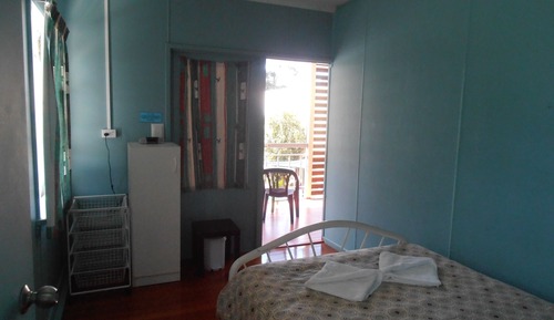 Habitación doble, baño compartido (with Shared Balcony)