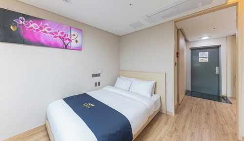 Premium Double Room,Bridge View(Free access to pool+Cruise ticket discount+Review event - coffee)