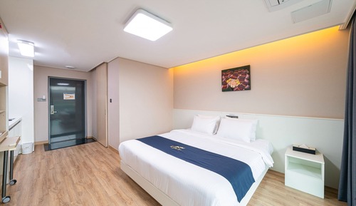 Standard Double Room,Bridge View(Free access to pool+Cruise ticket discount+Review event - coffee)